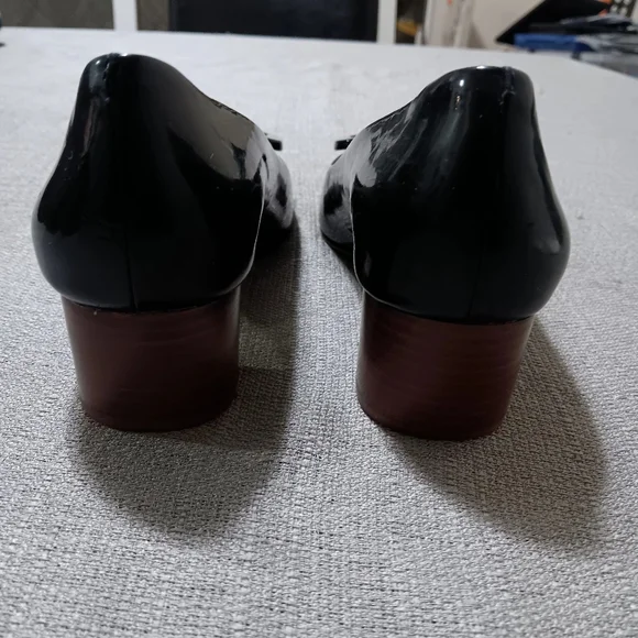 Tory Burch T Ring Black Patent Leather  Ballet Flats 6 M - Picture 4 of 12